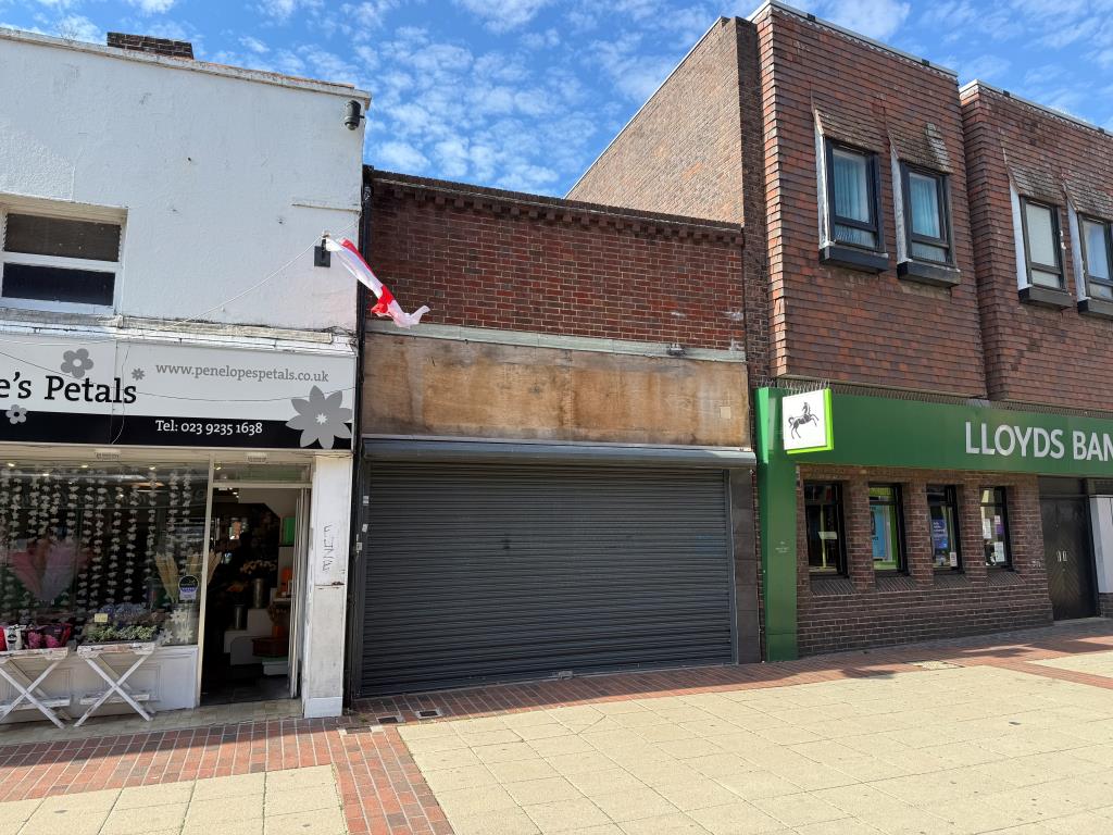 Lot: 72 - SINGLE STOREY COMMERCIAL UNIT ON HIGH STREET - Commercial unit in pedestrianised High Street